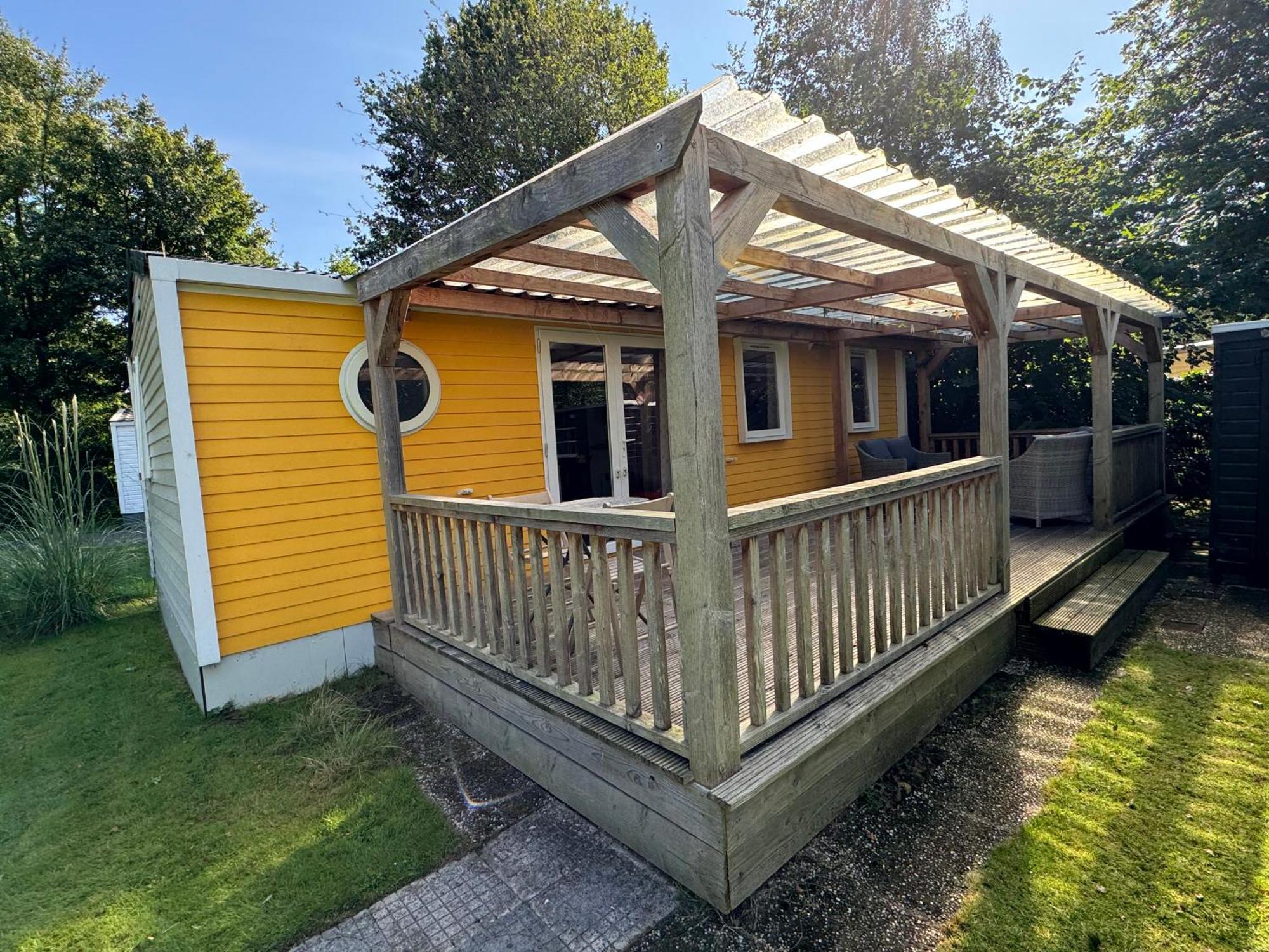 Ruime 5-Persoons Chalet Aan Het Bergumermeer Suameer Extérieur photo